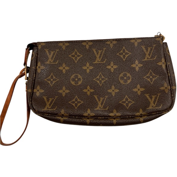 LV Pochette - Picture 1 of 7